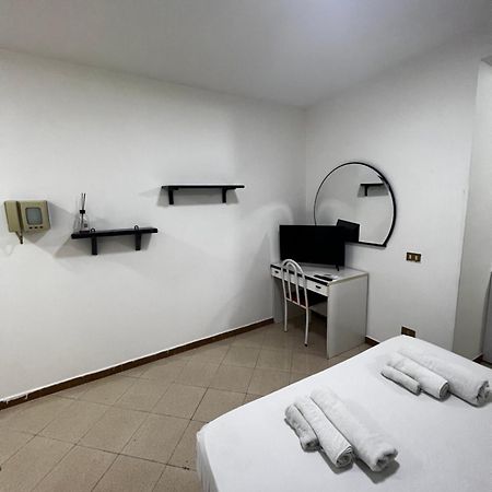 1 Room Apartment Near By Central Train Station Palermo Exterior foto