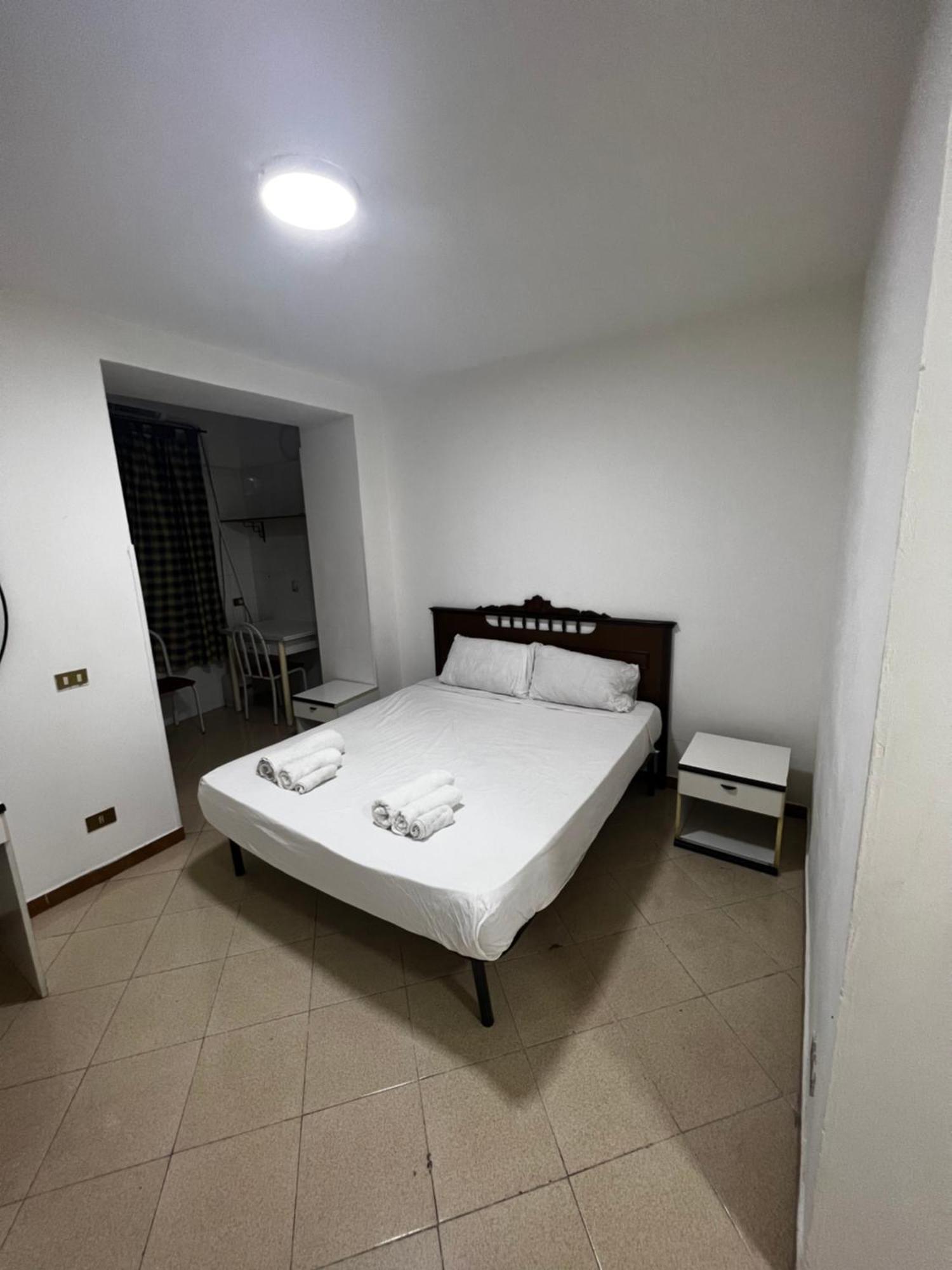 1 Room Apartment Near By Central Train Station Palermo Exterior foto